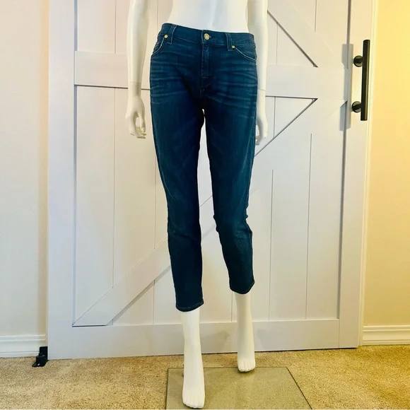 7 For All Mankind Women's Cropped
Gwenevere Dark Wash - Size 27 - Picture 3 of 9